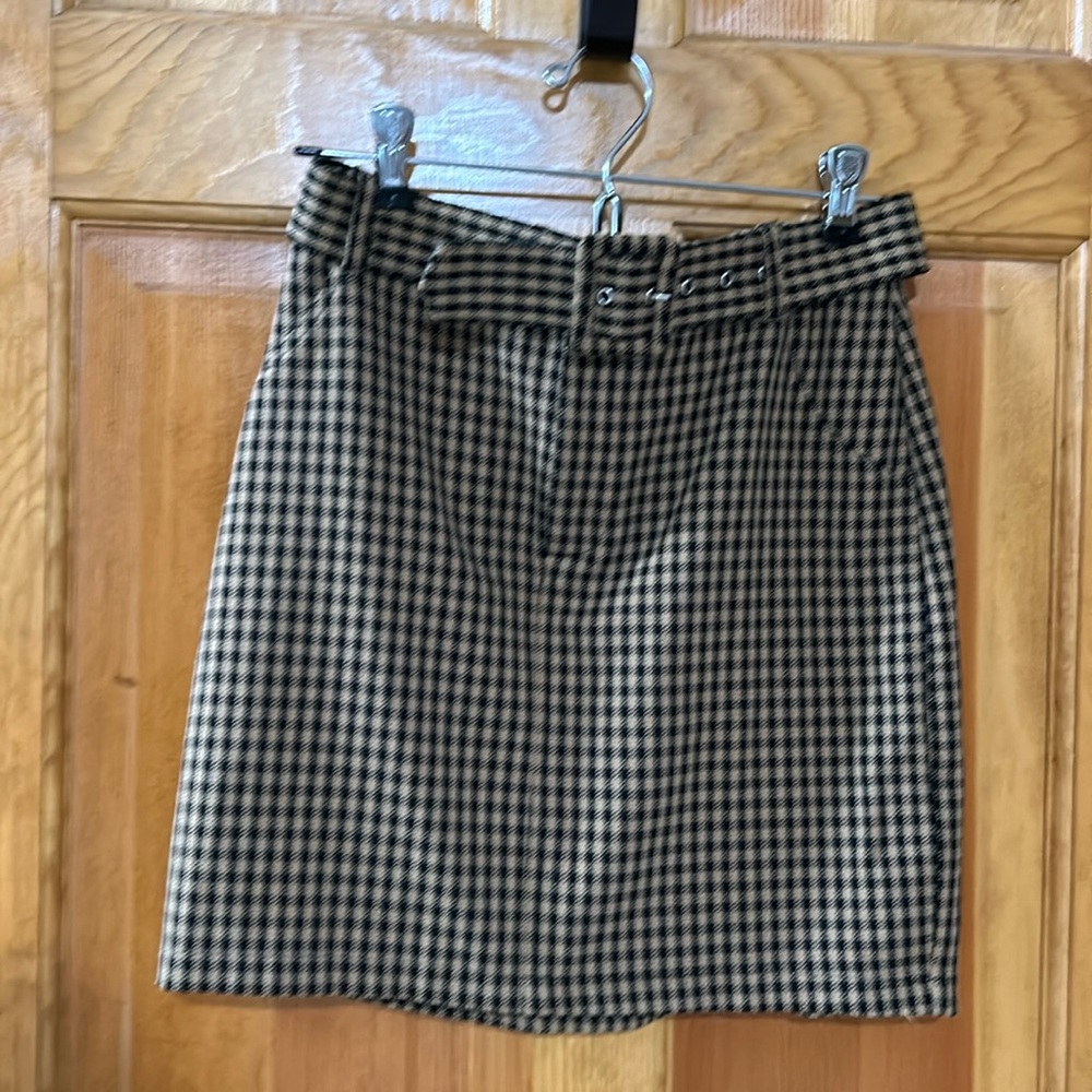 Hollister tan and black checked skirt. Size XS